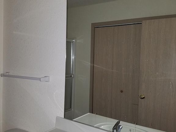 2nd image of 905 SW Eagle Ct
