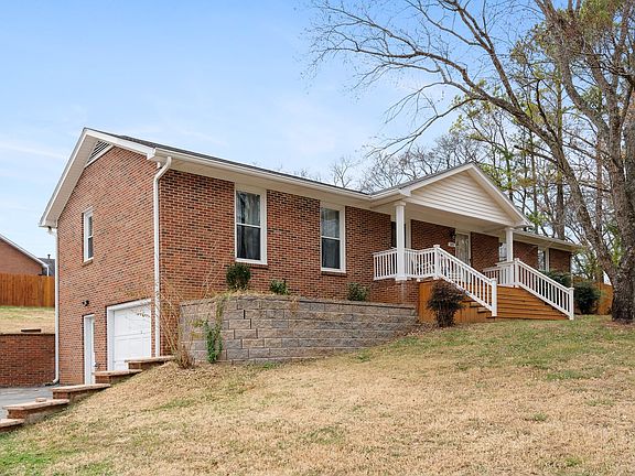 3rd image of 105 Lee Dr
