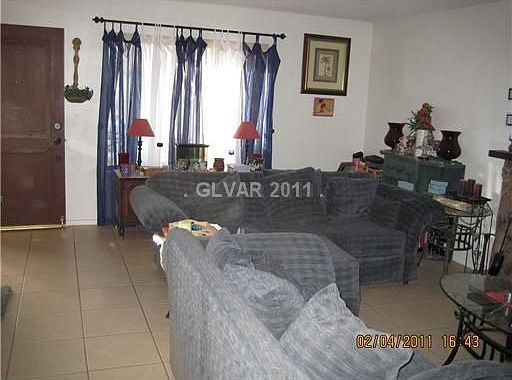4th image of 1434 Elaine Dr