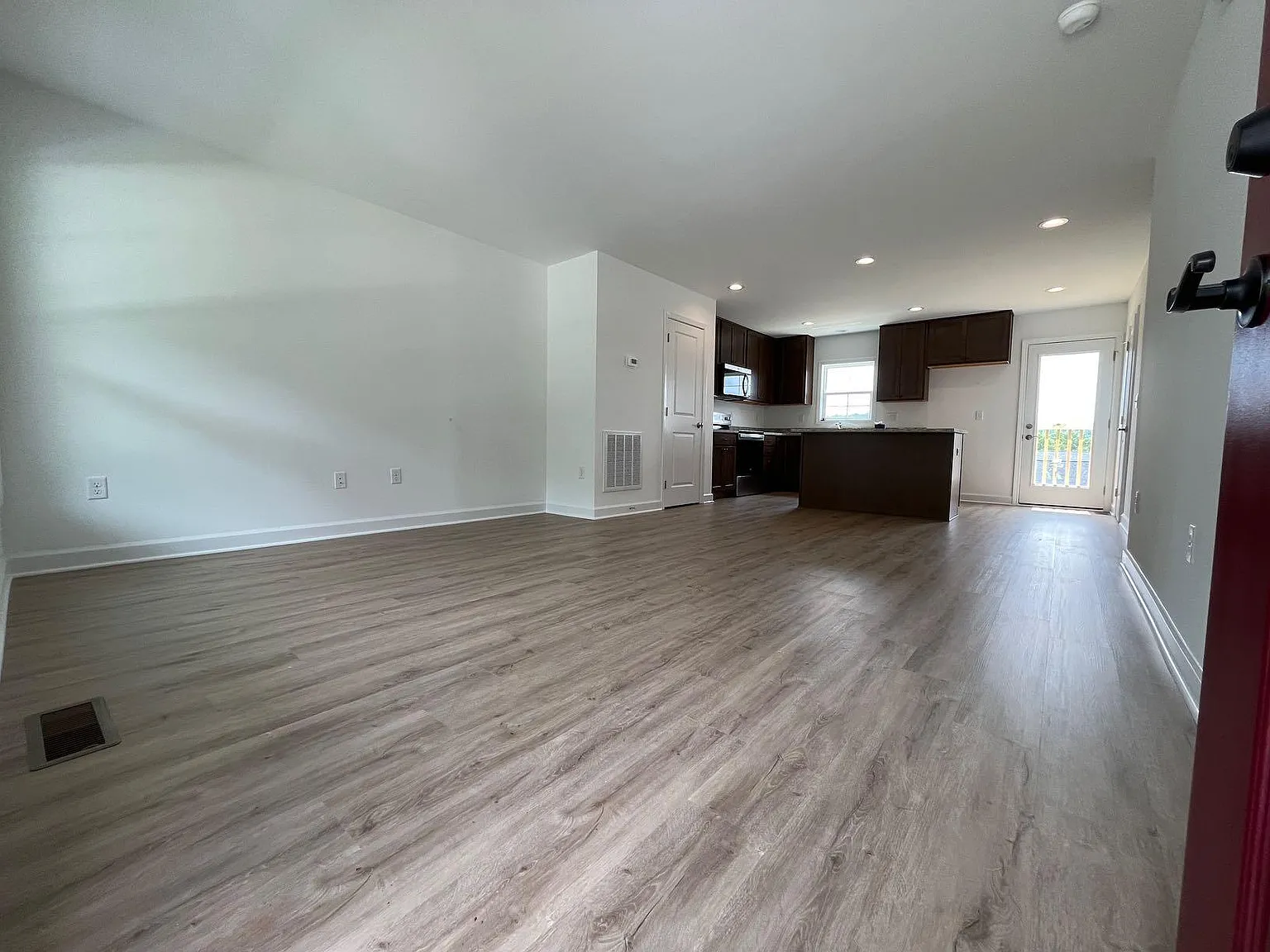 4 bed, 3.5 bath, 1803 sqft, $2,800 — Photo 2