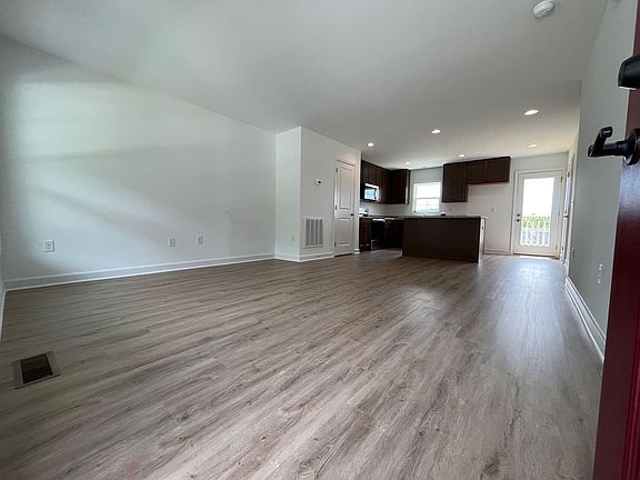 2nd image of 3141 Belle Ave NE