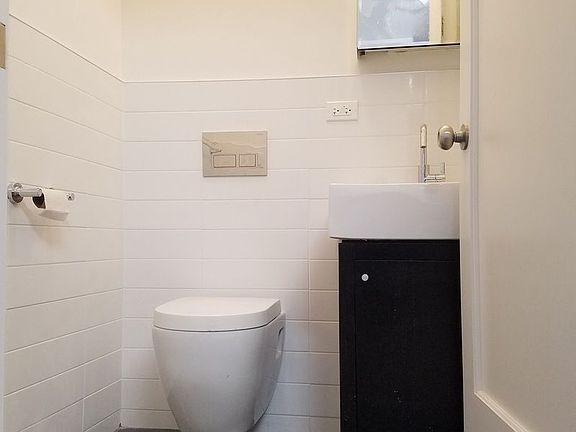 2nd image of 621 W End Ave APT 5W