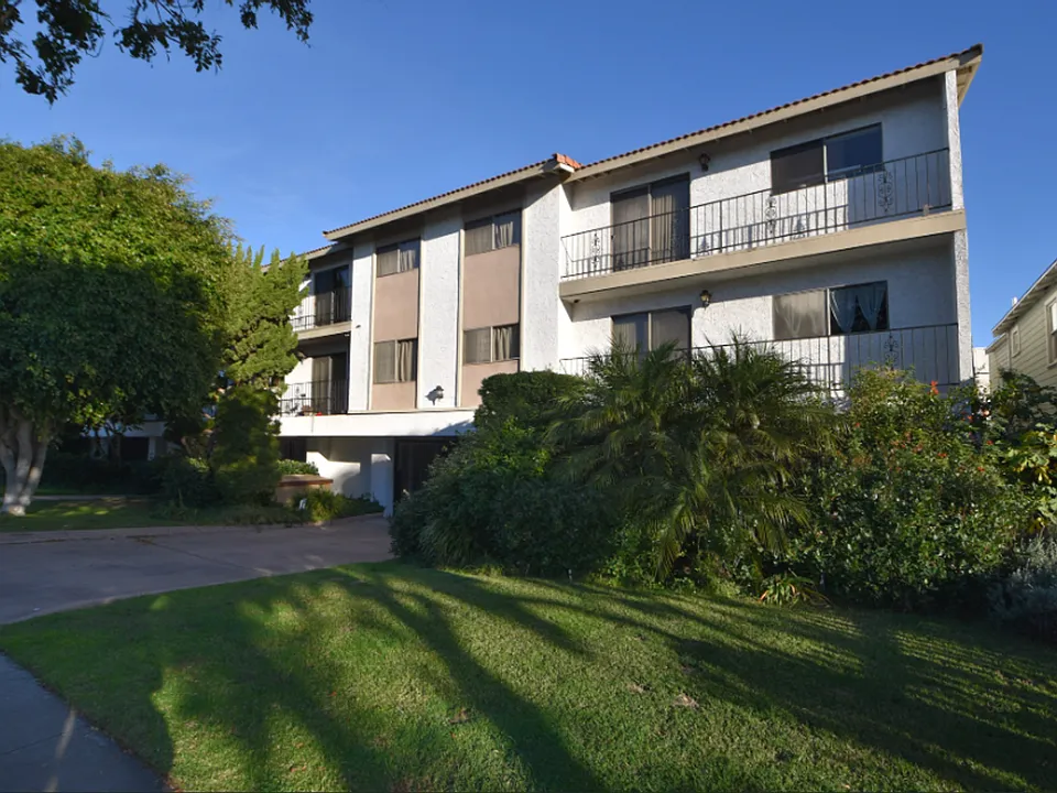 845 E Ave #E