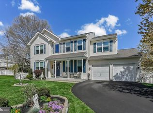 605 Barclay Cir, Springfield, PA