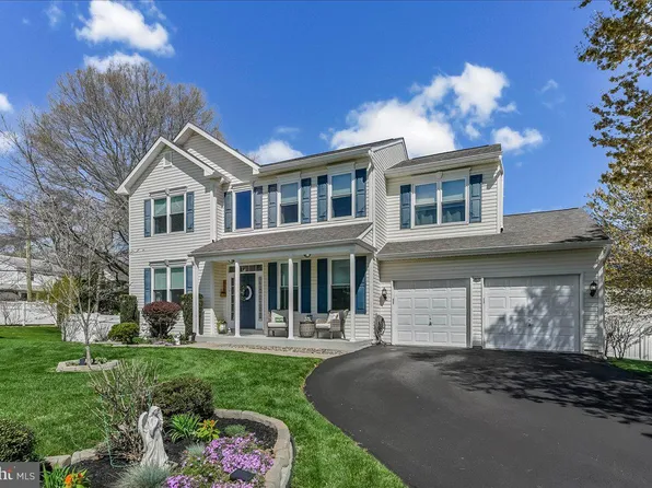 605 Barclay Cir, Springfield, PA 19064