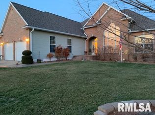 24 Elizabeth Pl, Jacksonville, IL 62650