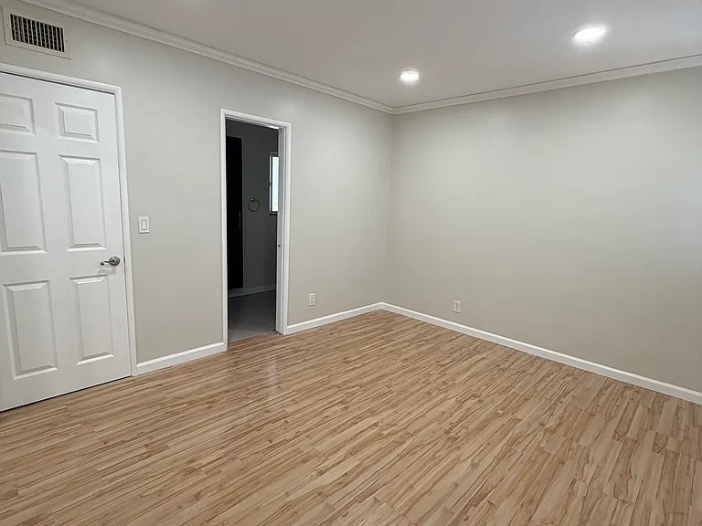 6521 Baird Ave — Photo 9