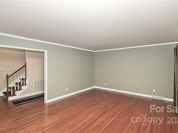 3rd image of 2315 Valencia Ter