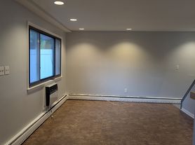519 Hylan Blvd N, Staten Island, NY