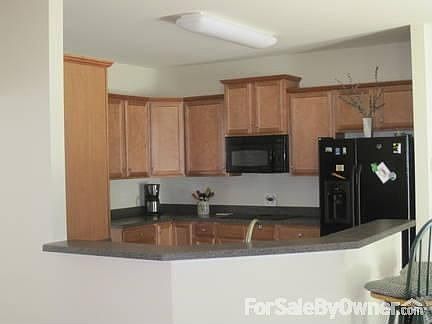 Kitchen 21 X 11 Hardwood floor : Double Oven & Sink, MicroWave, Dishwasher, , Disposal, Pantry, Eat-