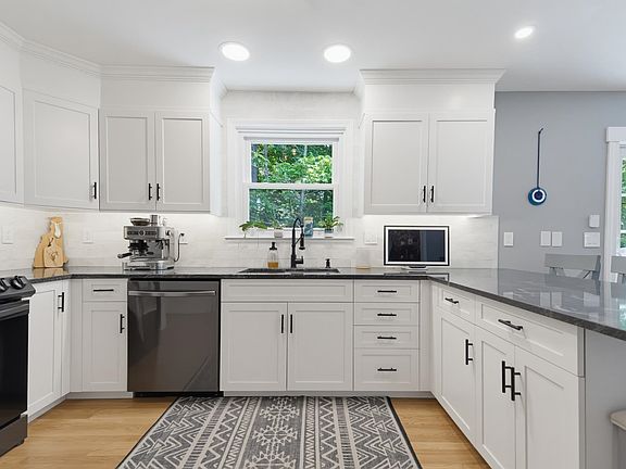 4th image of 41 Samuel Hanson Avenue