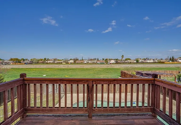 1561 Spring Ct — Photo 12