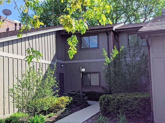 3rd image of 2S416 Emerald Green Dr Unit F
