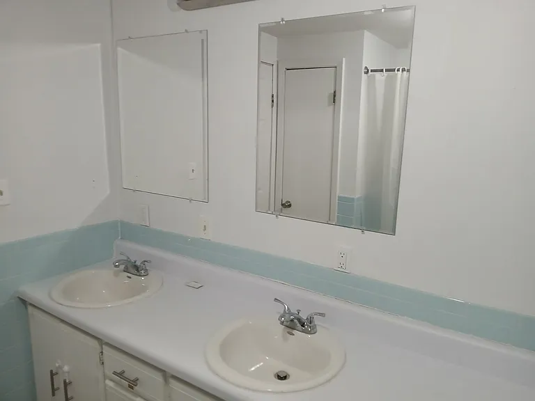 2301 Edison Ave — Photo 10