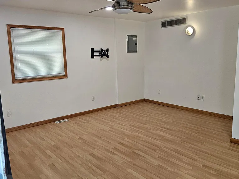 1635 Giddings Rd — Photo 23