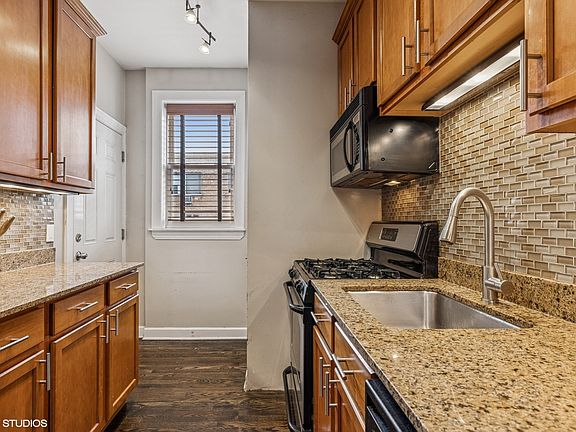 5th image of 536 W Belmont Ave APT 3E