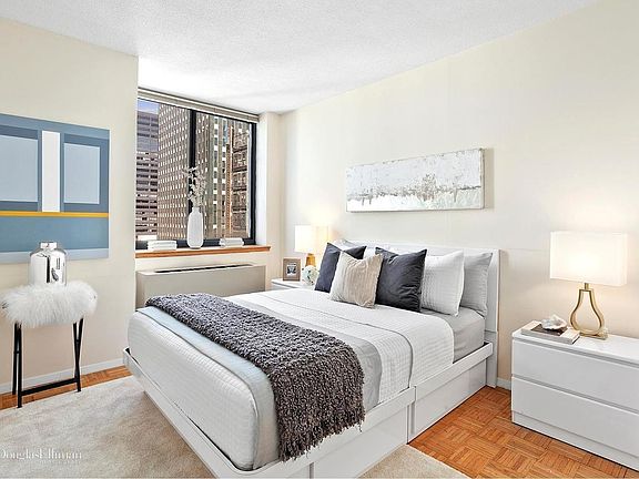 5th image of 250 E 40th St APT 33A