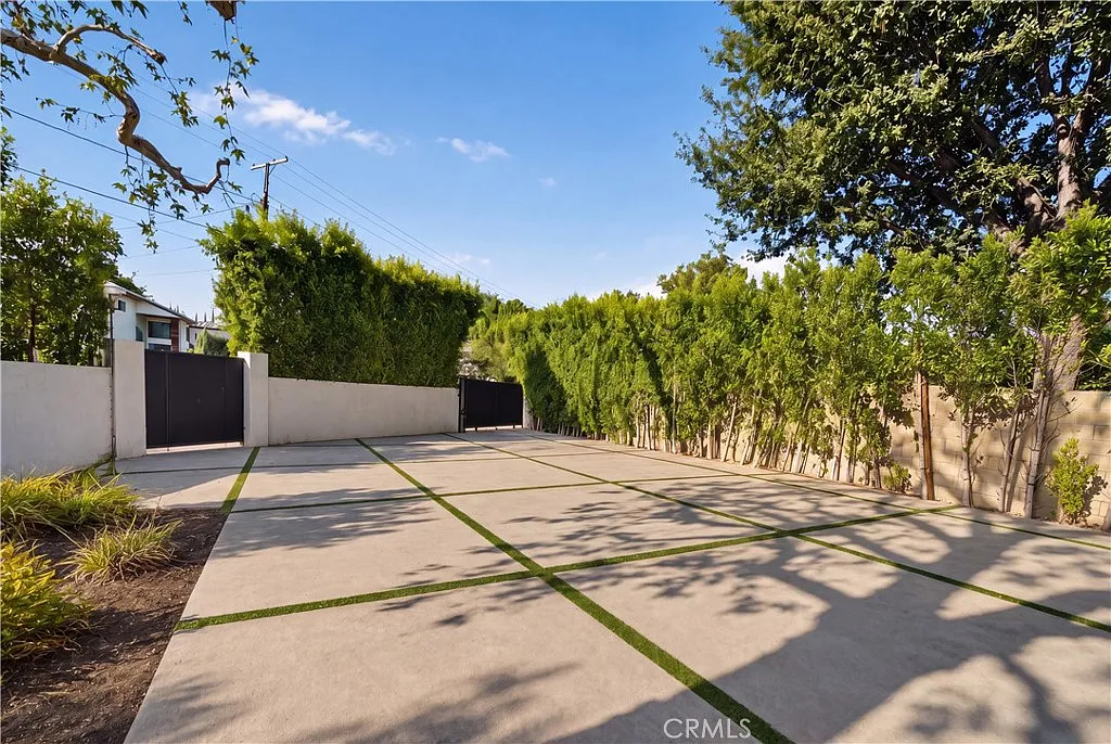 5 bed, 6259 sqft, $23,000 — Photo 4