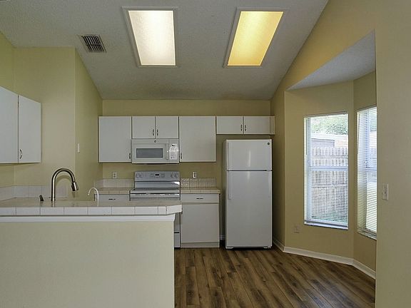 4th image of 289 White Marsh Cir