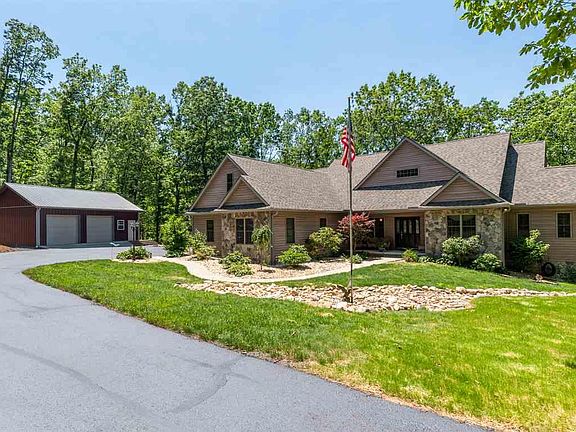 2nd image of 912 Chinquapin Dr