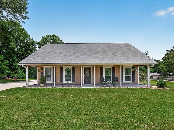 3rd image of 12202 Coachman Ln
