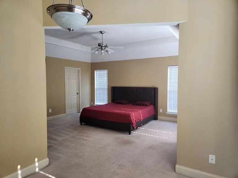 304 Christopher Luke Cir — Photo 10