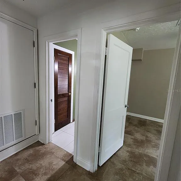 1014 NE 10th Pl — Photo 45