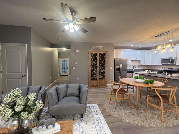 5th image of 407 Kings Point Ln