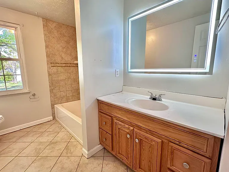 675 Woodgate Rd — Photo 9