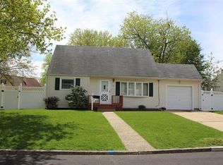5 Stuart Dr, East Brunswick, NJ 08816