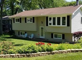 1202 Burr St, Lake In The Hills, IL 60156