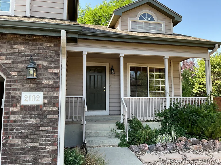 2102 Sweetwater Creek Dr — Photo 2