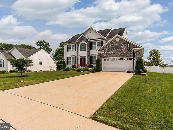 2nd image of 382 Brandenburg Dr