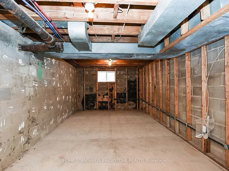 90 Centre Ave — Photo 25