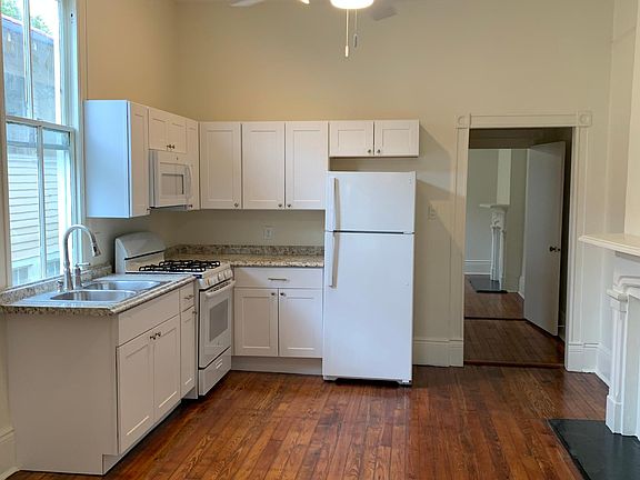 2nd image of 1403 Pine St