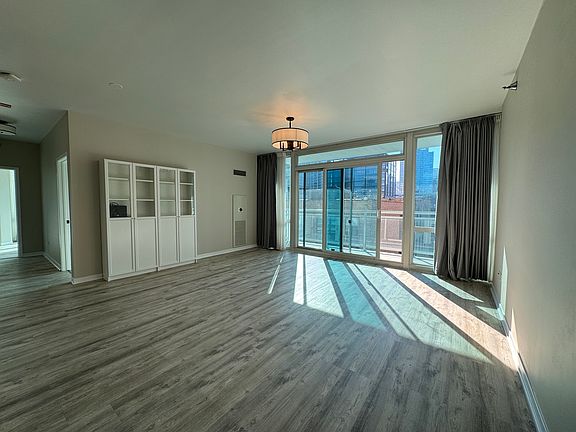 5th image of 757 N Orleans St #812