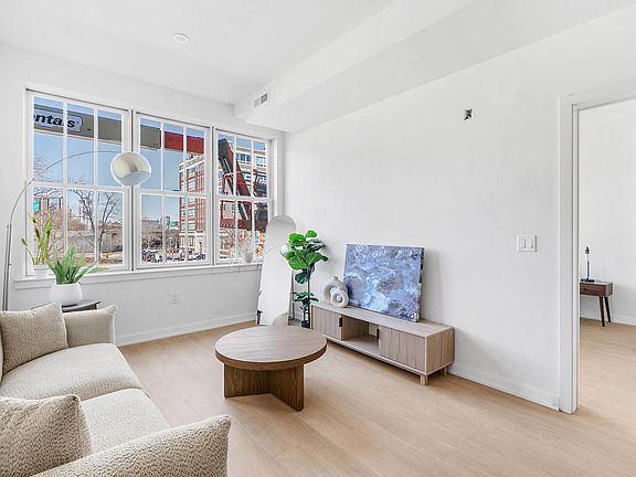 5th image of 416 Vine St #403