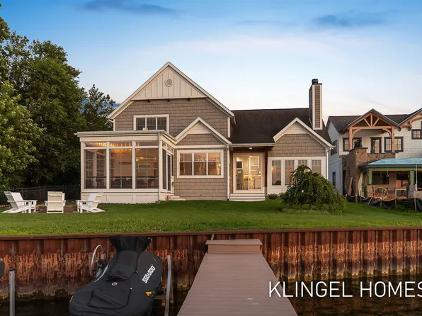 702 Elk St, Spring Lake, MI 49456