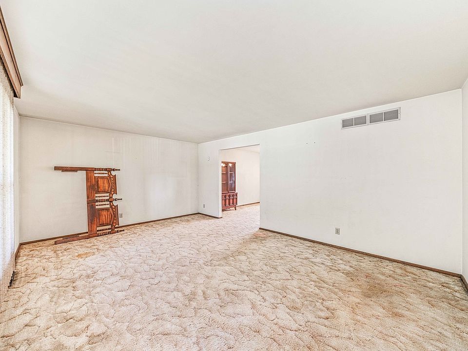 513 W Cherokee Ave, Shabbona, IL 60550 Zillow