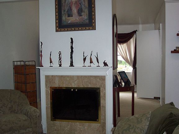 living room w fireplace
