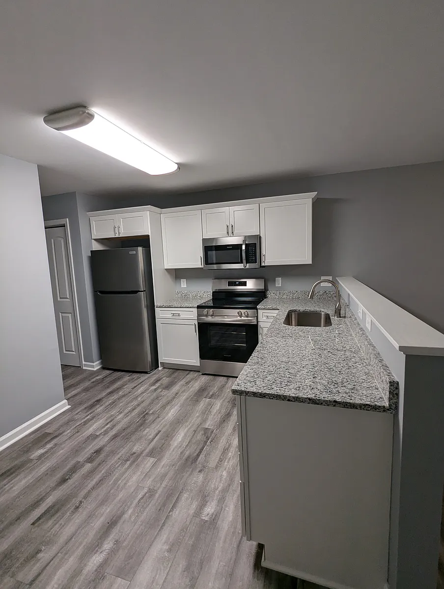 Building Photo - 71 American Ave NE #83