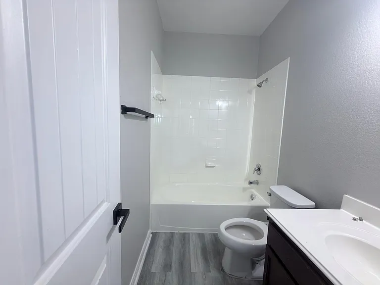 9413 Savannah Holly Dr — Photo 10