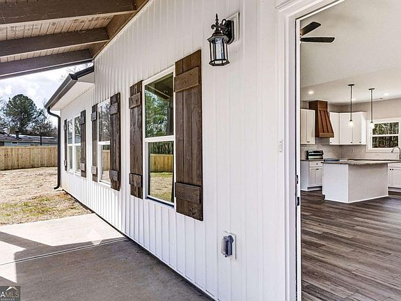 4th image of 1016 Poseyville Rd