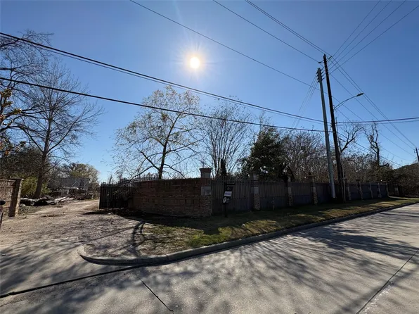 1227 W Little York Rd, Houston, TX 77091