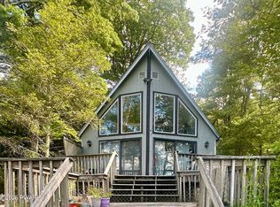 150 Marcel Dr, Dingmans Ferry, PA 18328