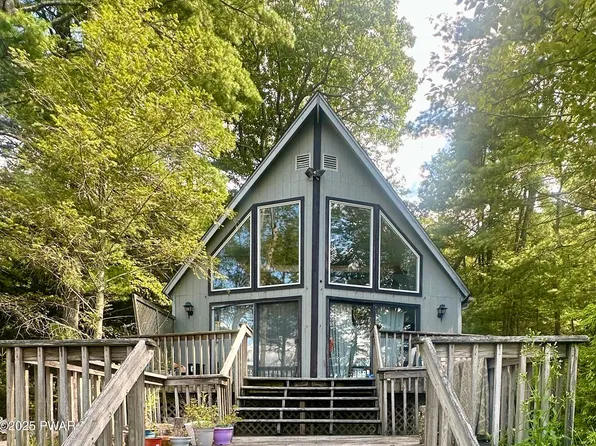 150 Marcel Dr, Dingmans Ferry, PA 18328