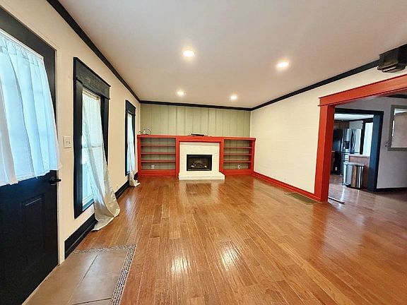 4th image of 1209 N Green St