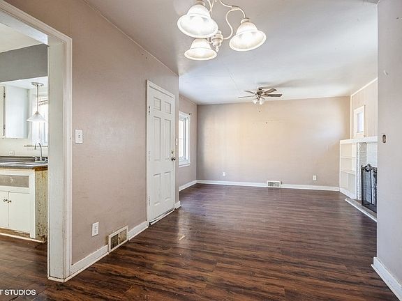 3rd image of 805 N Swords Ave