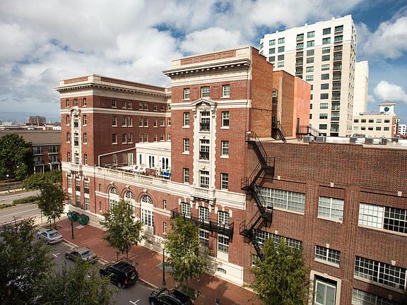 3rd image of 130 Brooke Ave #Sp8h3m58h