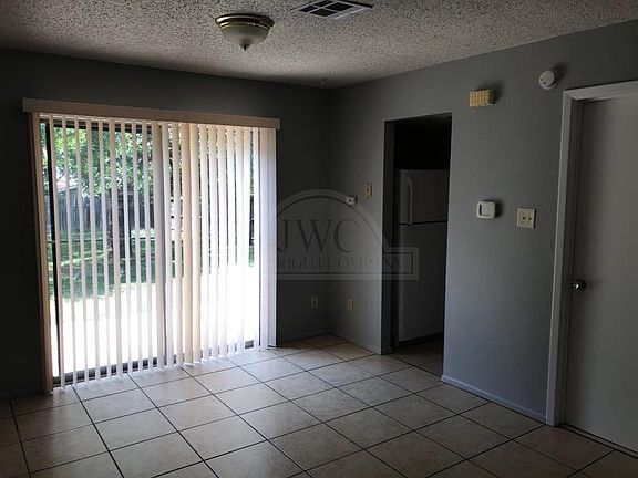 5th image of 1225 Royal Crest Dr